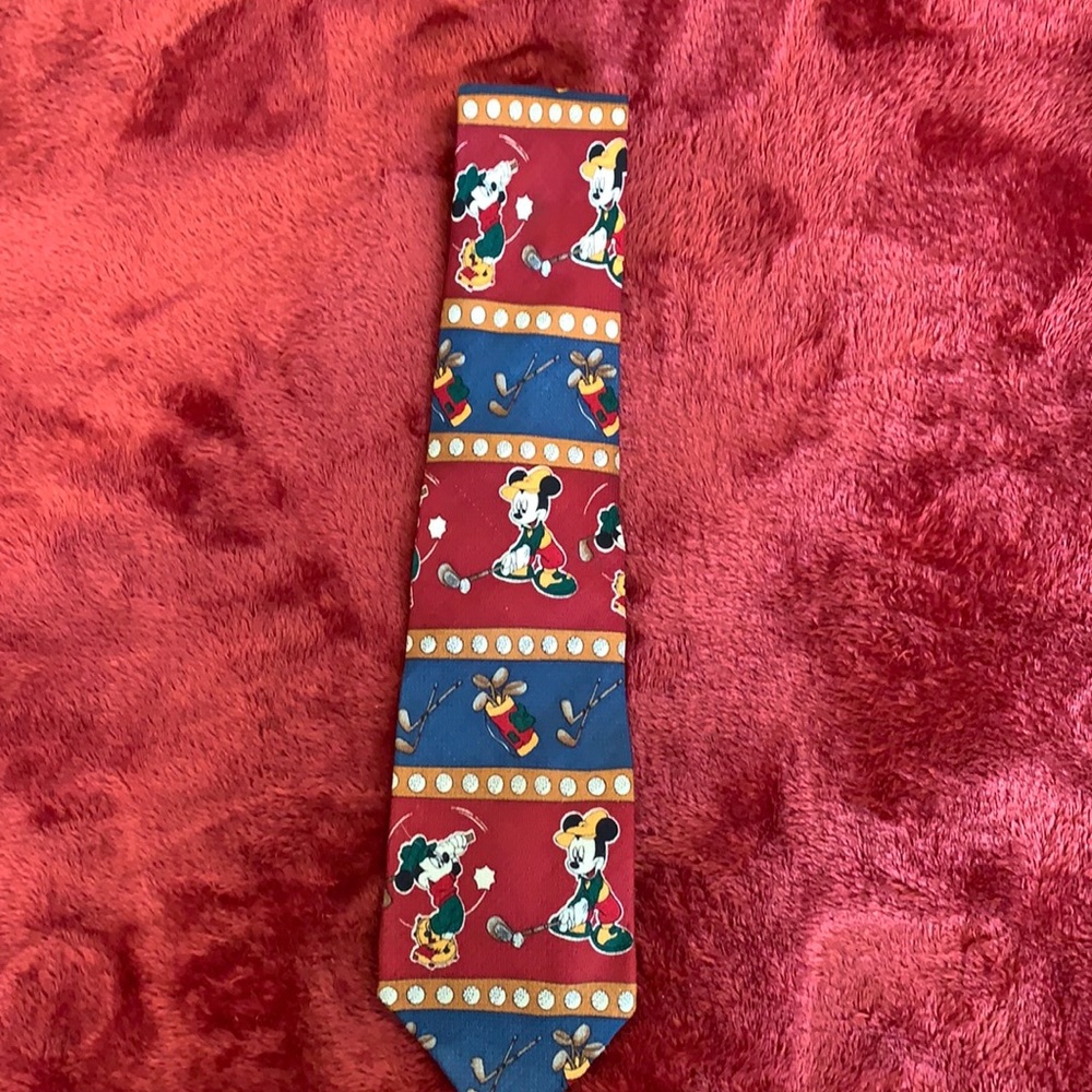 Mickey Mouse golfing tie